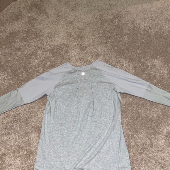 Lululemon long sleeve shirt - gray - Picture 2 of 3